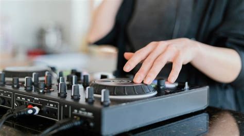 how do djs get their music? exploring the diverse ways DJs source tracks for their sets